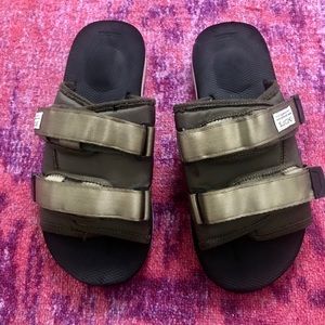 Black and dark green Suicoke MOTO sandals